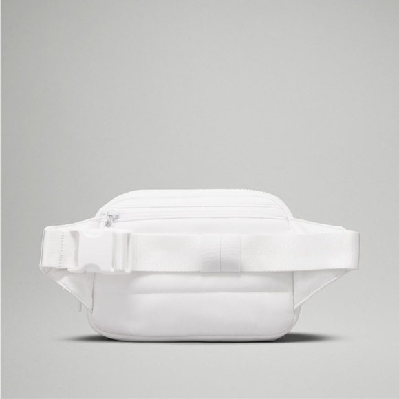 Lululemon NWT Everywhere Belt Bag Large Wunderpuff 2L in White - Picture 6 of 6